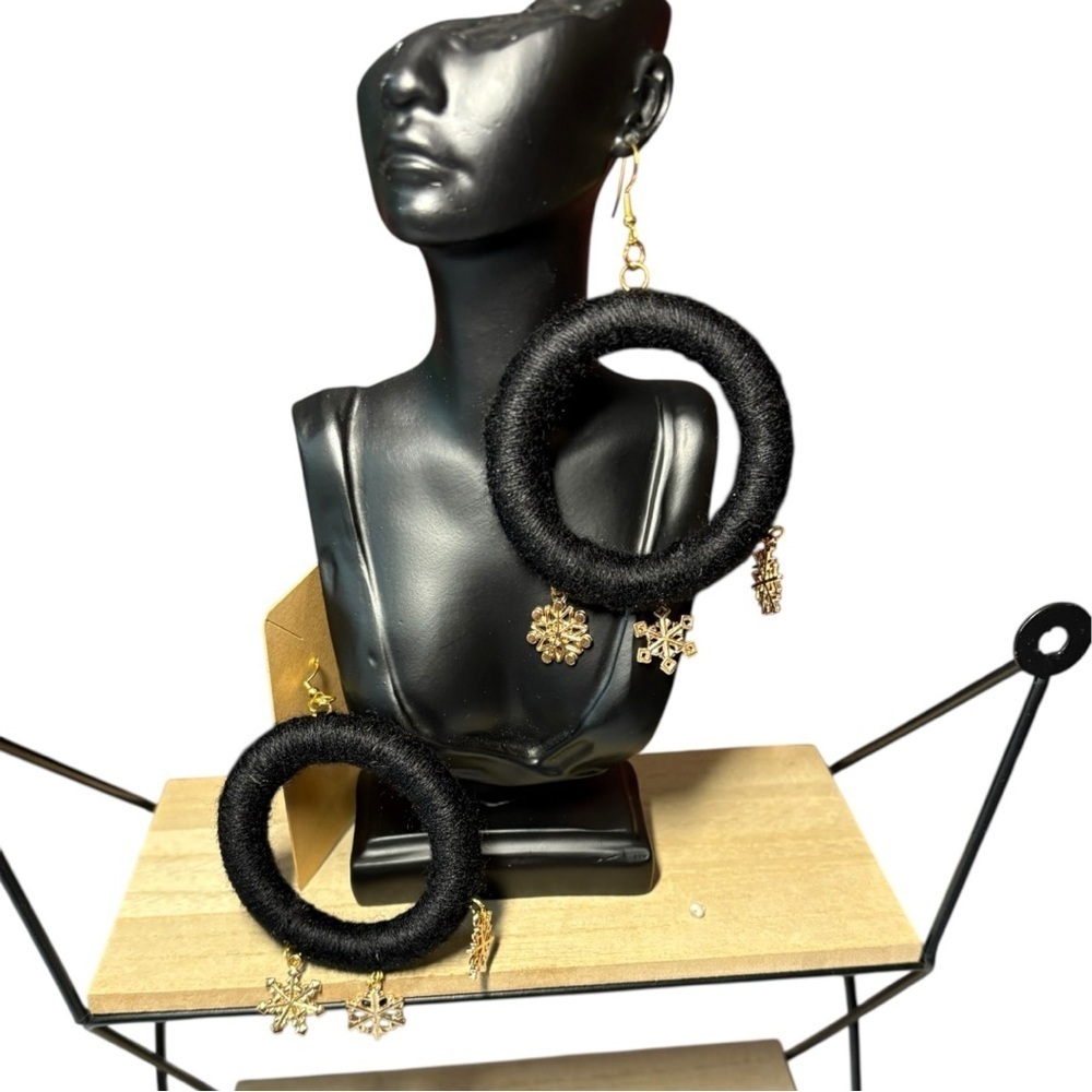 Wool, Hoop, Snowflake Earrings. Christmas Themed.  Black and Gold. New.